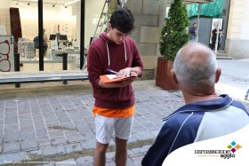 Distribution-des-questionnaires-SCoT-et-PGD-de-Carcassonne-Agglo-par-les-étudiants-pour-la-consultation-des-habitants-le-4-juin-2019-à-Carcassonne-06.jpg